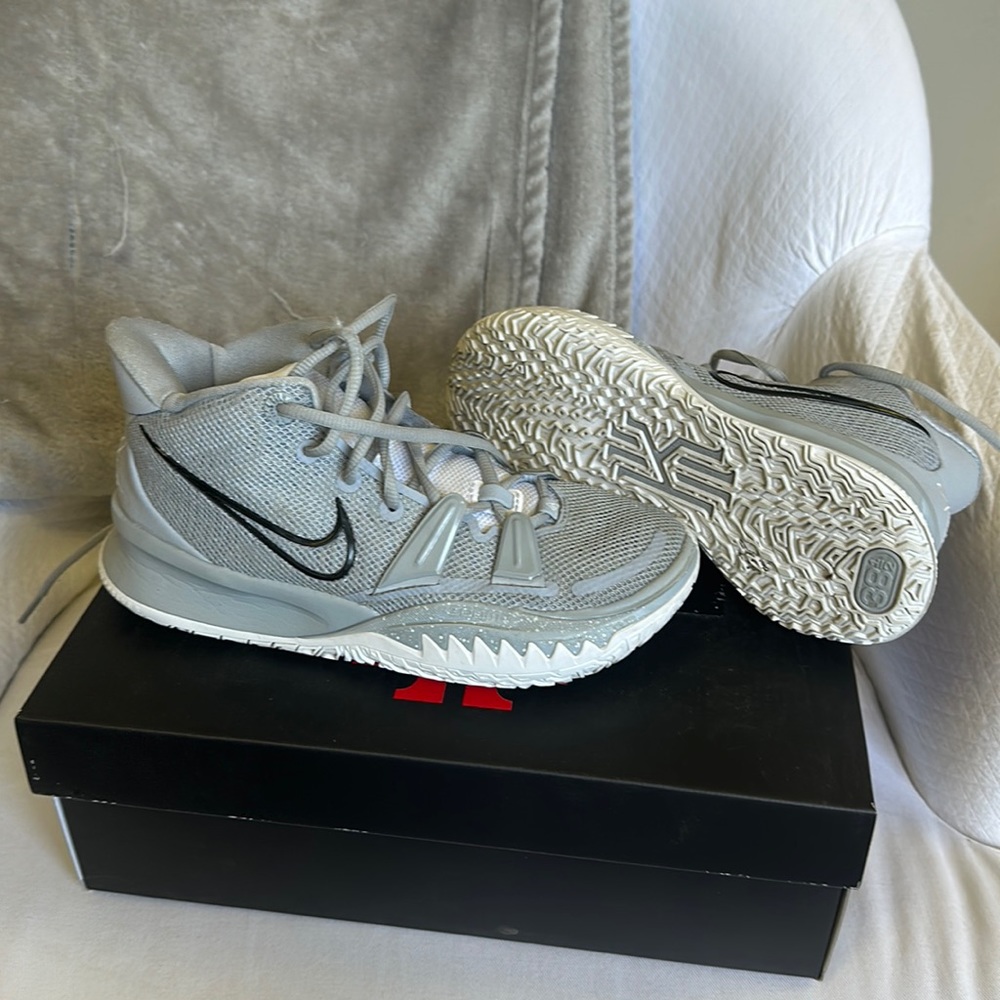 Women’s KYRIE VII shoes